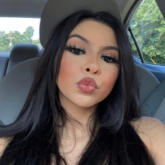 Meet your Posher, Jessica - Picture 1 of 1